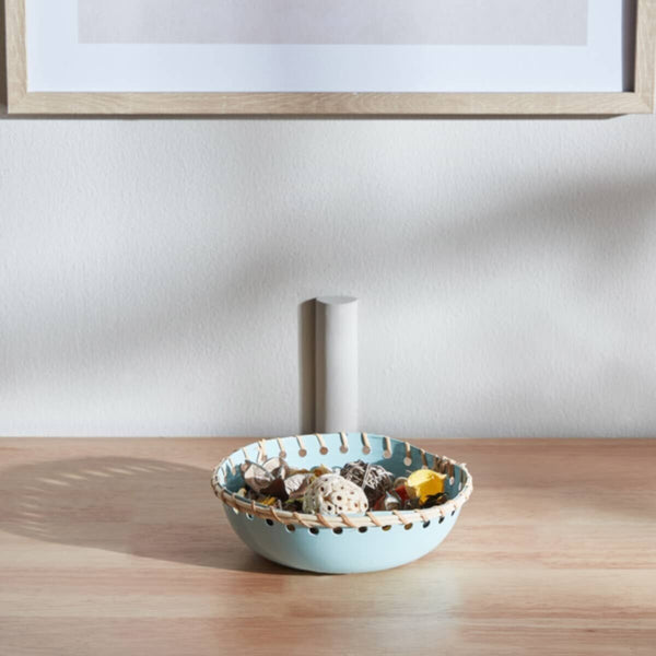 HOMEBOX | Splendid Metal Decorative Bowl with Cane - 16x16x5.5 cm | 166090107