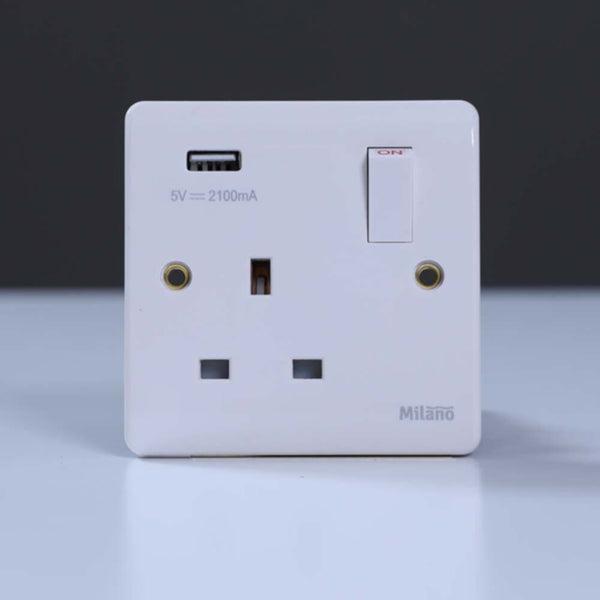 MILANO | 13A 1Gang Switched Socket, 2.1 A Usb Outlet | 210800600021